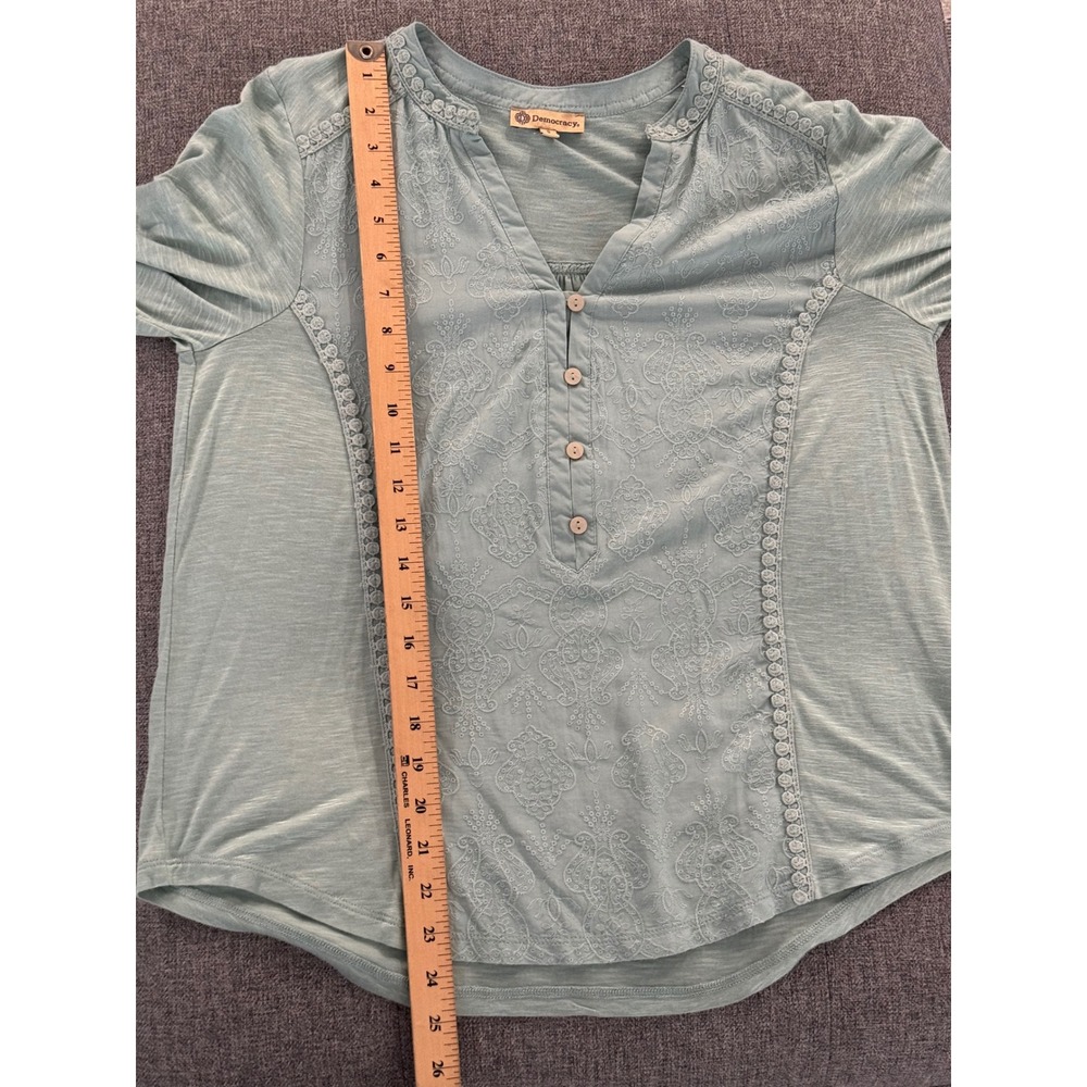 Democracy Womens Sage Green Embroidered V-Neck 3/4 Roll-Tab Sleeve‎ Top Small - Picture 7 of 7